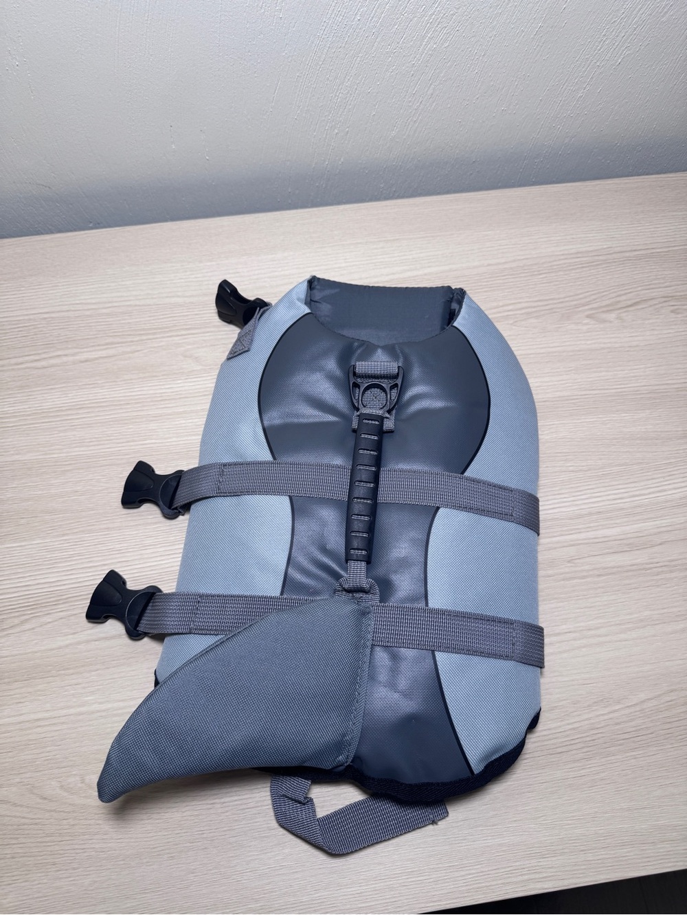 NWOT Dog Life Jacket Safety Vest Shark Small